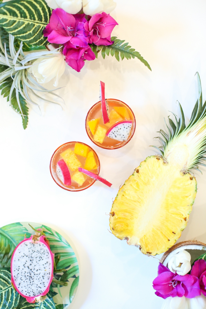 Šarene party piće, ukusna i osvježavajuća, sjajne ideje za tropsku ljetnu zabavu, slaviti i uživati