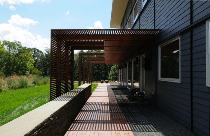 pérgola-de-madera-moderno-diseño-jardín delantero-diseño