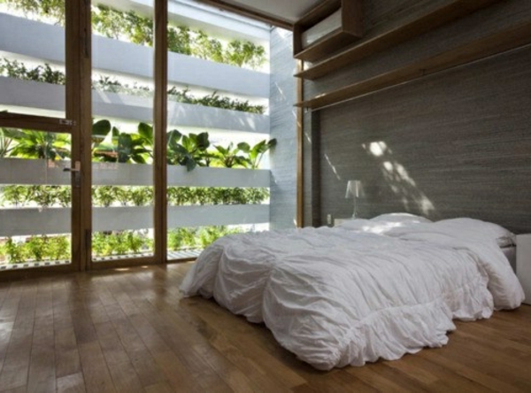 النباتات في غرفة النوم مع واحد في واحد الجدار التصميم