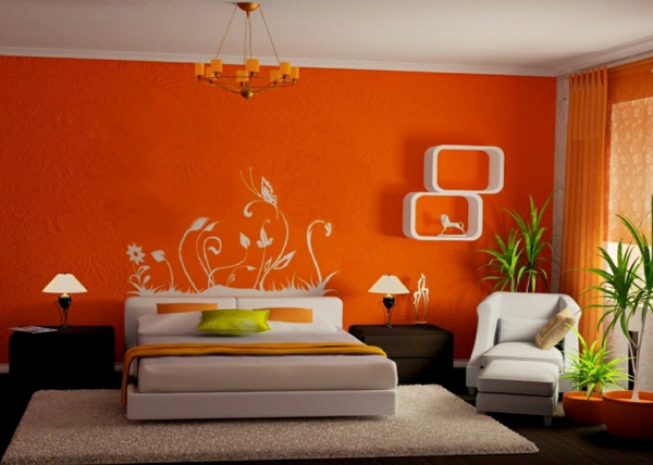 النباتات في غرفة النوم مع اللون البرتقالي وجدار تصميم