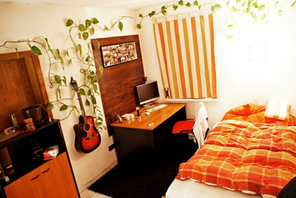 النباتات في غرف نوم مع أنيقة التصميم في والبرتقال