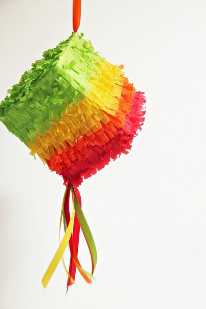 hacer piñata colorida en forma de cuadrado