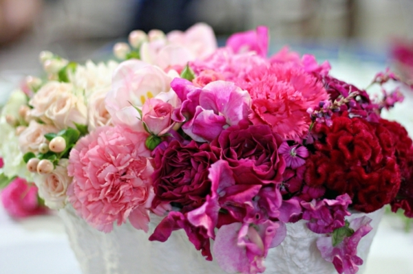 Décoration de table merveilleux mariage rose rouge et Ziklamfarbe