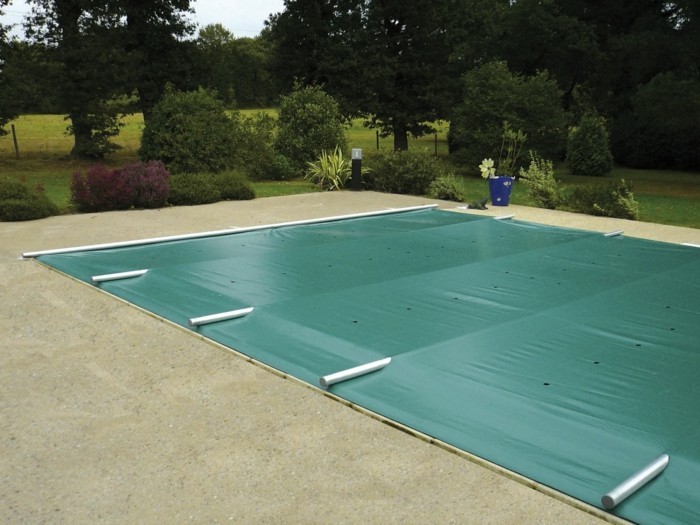 piscina cubierta-a-solar plano que una piscina cubierta de uso