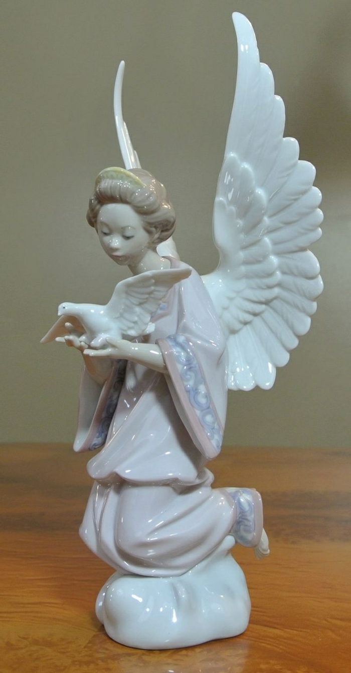 porculan Anđeo figurica žena Golub