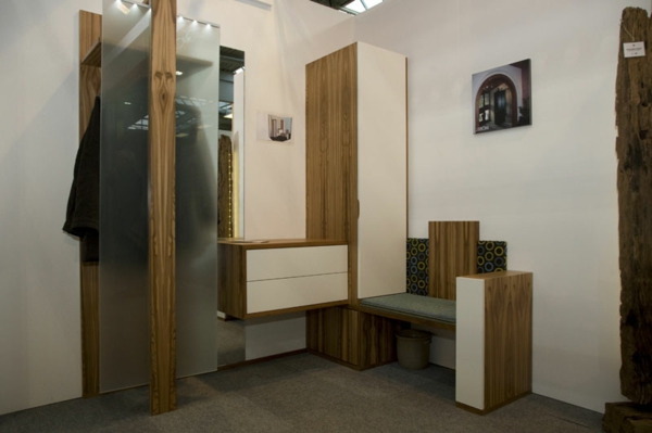 Практически и-effektvolle_Dielenmöbel-с-хубав дизайн-местния кабинета на дървесина
