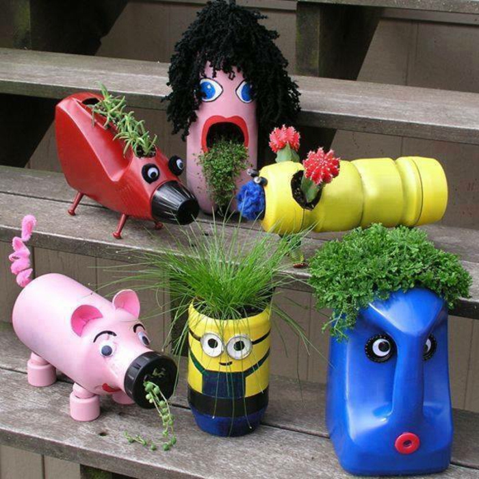 décoration avec des bouteilles. faire des pots de fleurs en plastique, décoration de jardin