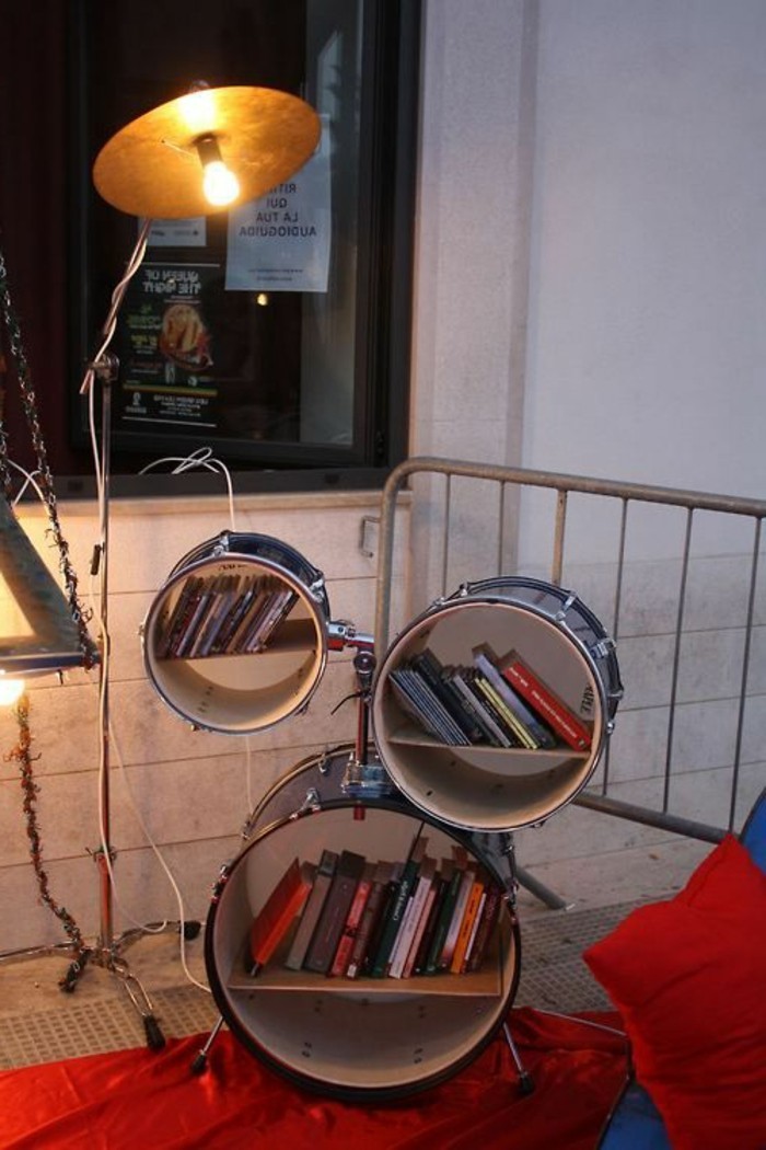 újrahasznosítás bútor-alkotó-ötlet-Könyvespolc
