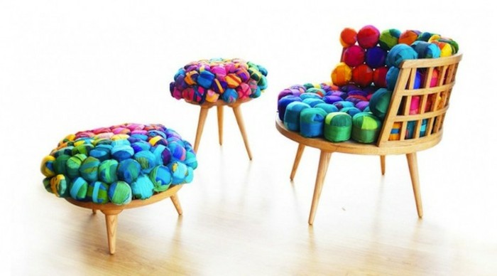 рециклиране мебели-пра-дизайн на таблицата и-столове-оцветени с цвят
