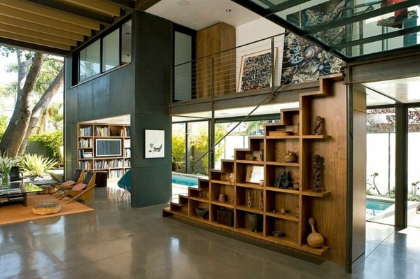 Regal-escalera-moderna-y-interesante-diseño interior-con-vidrio-paredes