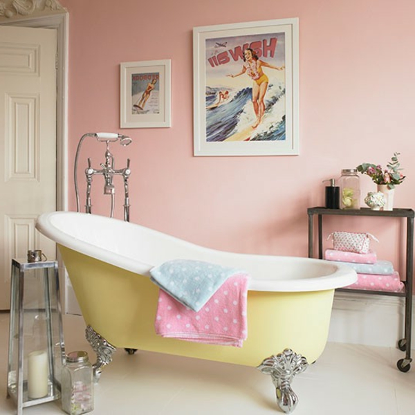 दीवार के लिए रेट्रो बाथटब-इन-पीले-रंग-गुलाबी रंग