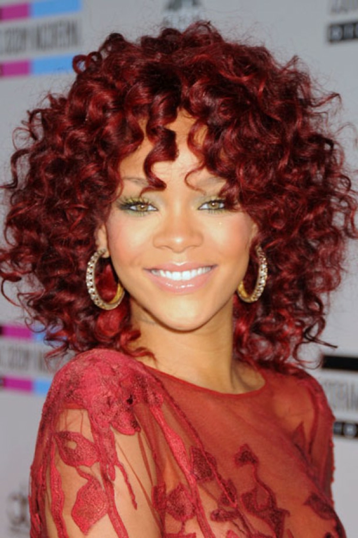 göndör vörös haj - az utolsó Rihanna - Rihanna frizura