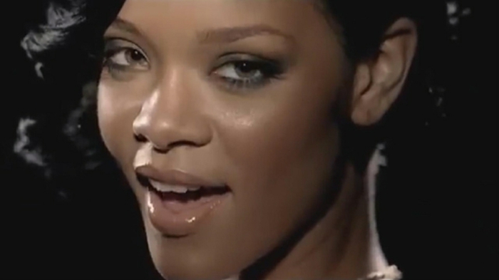 Rihanna rövid haját a frizura az esernyő vagy esernyő zenei videójából
