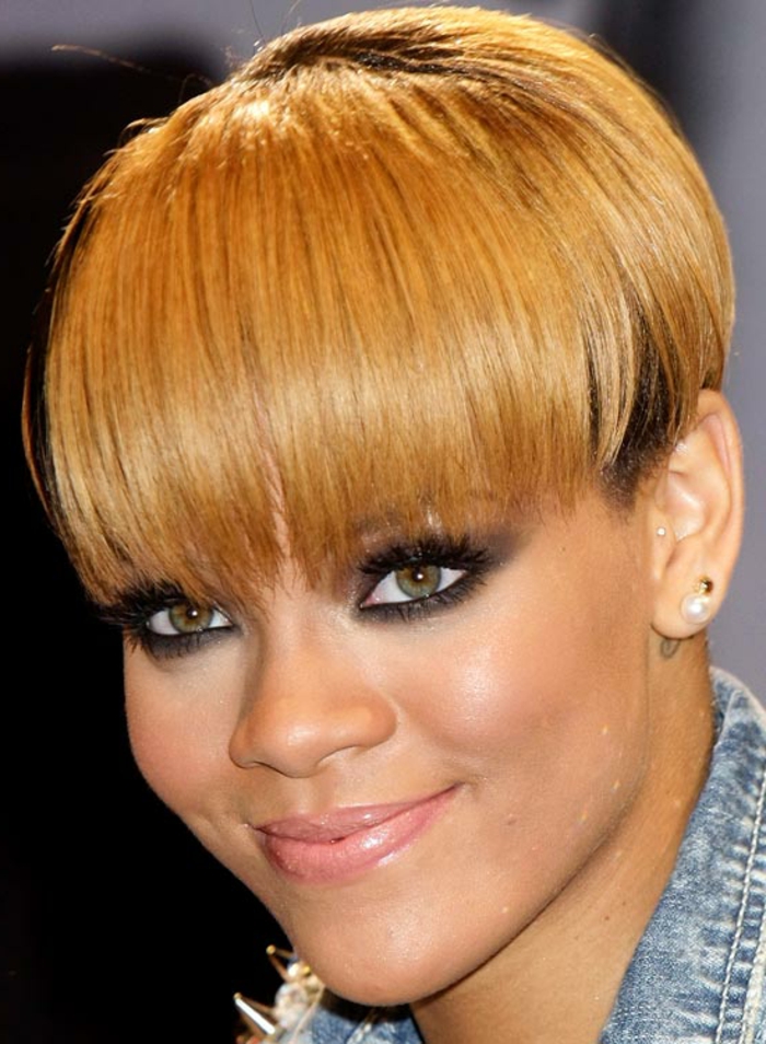 Rihanna kratka kosa - pjevačica ne izgleda kao ona sama s tako glatkom plavu frizuru