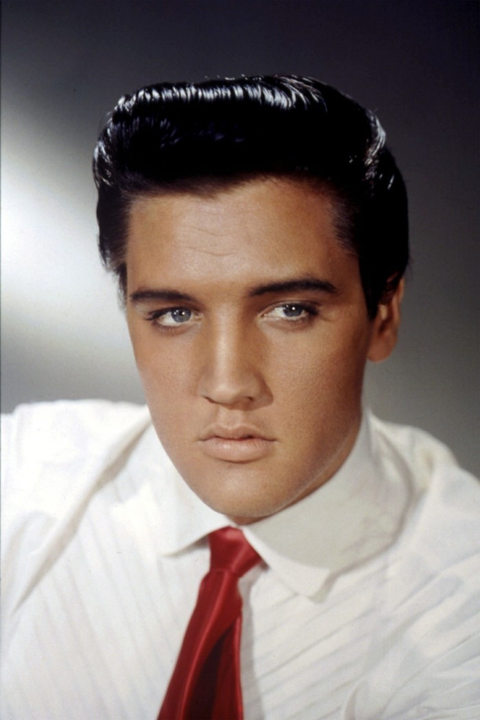 rockabilly frizura-50-godina-style-za-ljude-crno-kosa-Elvis-Presley