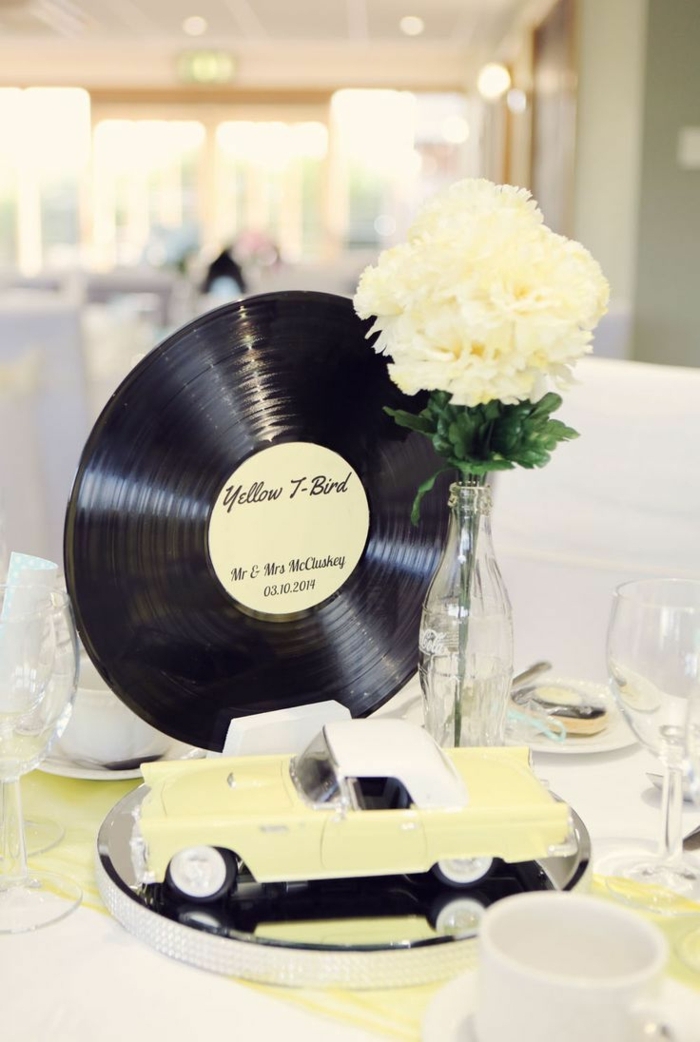 50-та парти за сватбата - малка жълта кола и записи като подаръци за гостите