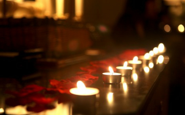 dekoracija-romantično svijeća-šik-plemeniti-posebno-Valentinovo-po-stol