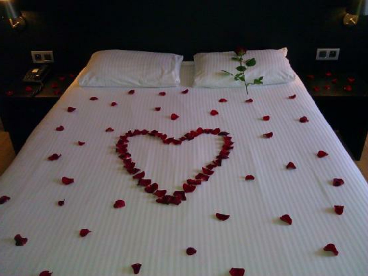 romantična posteljina srce ruže cvijet-latice-šik-plemeniti-većina-moderne-Valentine
