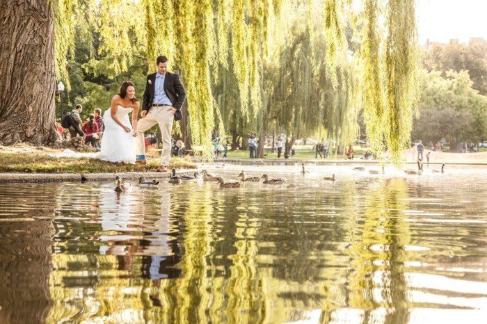 романтични сватбени снимки-он-Сий в парка