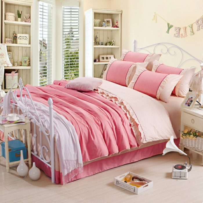 романтична спалня с дизайна занемарено-шик стил розови нюанси