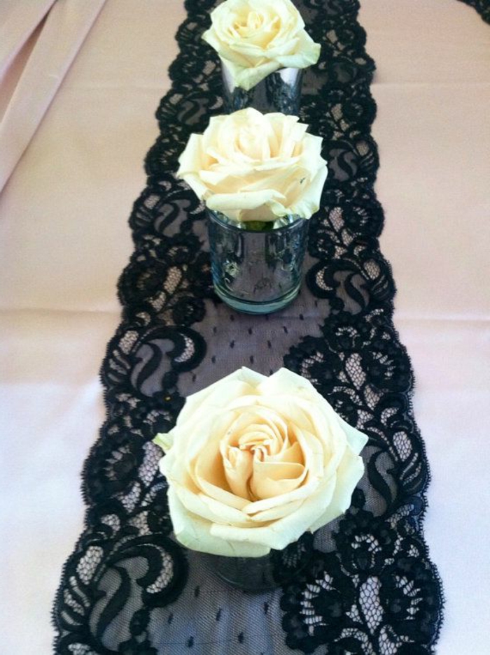 Romanttinen-kukka-tischdeko-Hochzeitsdeko-itse-make-mustaa pitsiä Roses Voide Väri