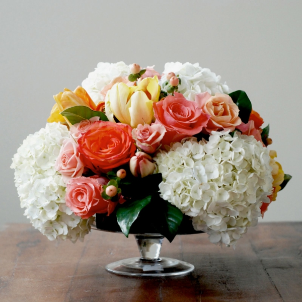 романтична маса-украса-букет от цветя