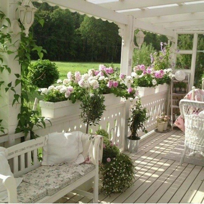 romantikus-veranda-country stílusú, gyönyörű virágok