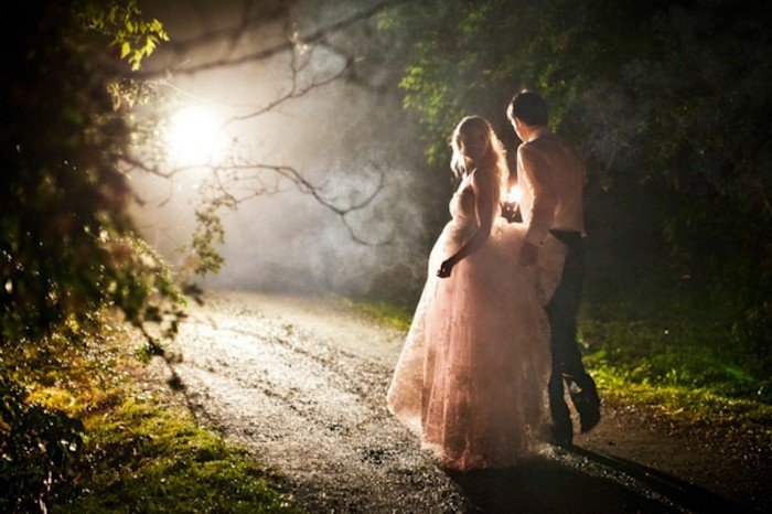 romantično vjenčanje slike walk-in-mraku