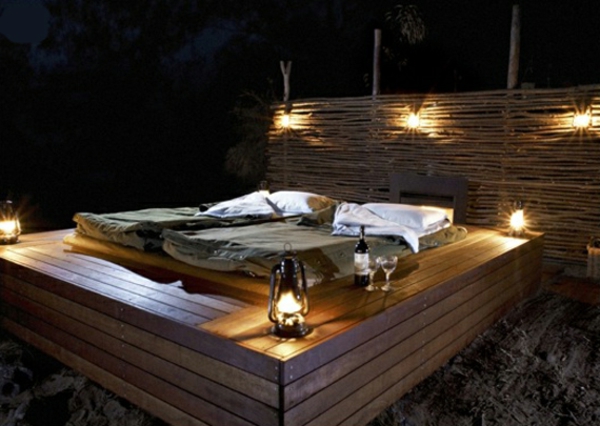 تصميم سرير رومانسي إضاءة جميلة في الهواء الطلق