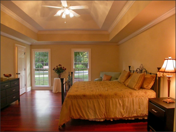 романтична спалня-дизайн-с-а-лампа-следващо на легла