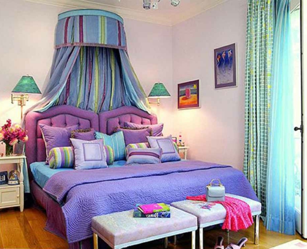 رومانسية-غرف نوم تصميم جميل-الزرقاء الستار على الحركة وأنيقة سرير مع رمي