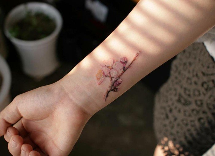 romanttische татуировки-за-жени-цветя