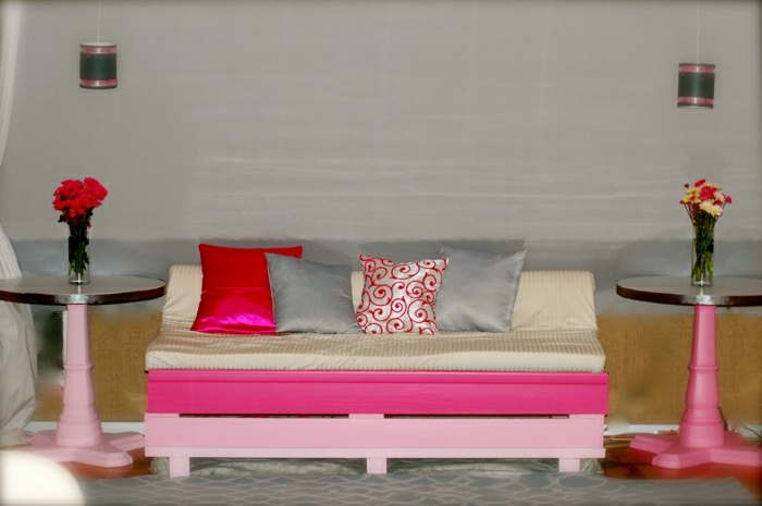 Pink Palette Couch eklektikus belső virágok