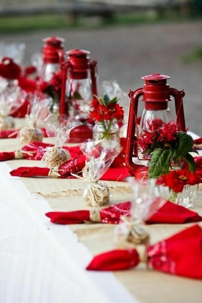 червени идеи за декорация на маса за Коледа