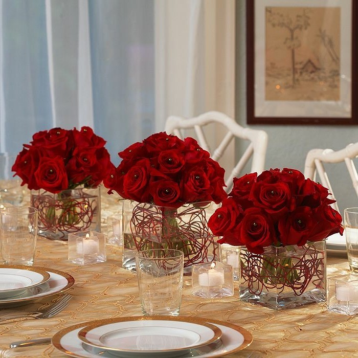 κόκκινο-όμορφα-λουλούδια-on-the-table-DIY-ιδέα-του-ένα ρομαντικό γάμο