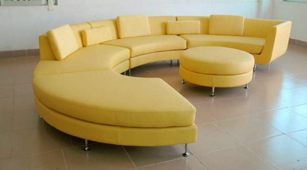 kerek-kanapé-sárga-modern-design - kerek fészekasztallal