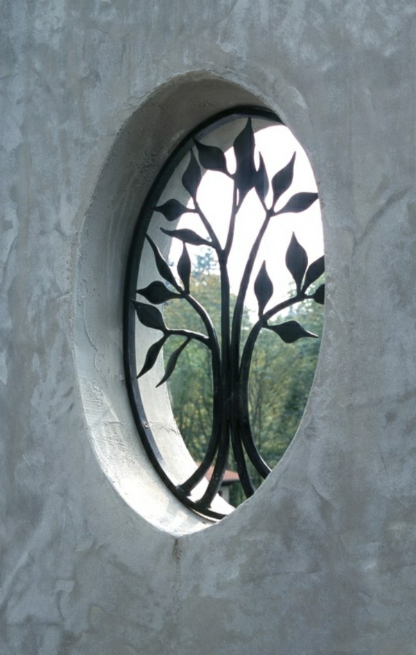 rond-fenêtre avec grille-grand-idée-métal caillebotis