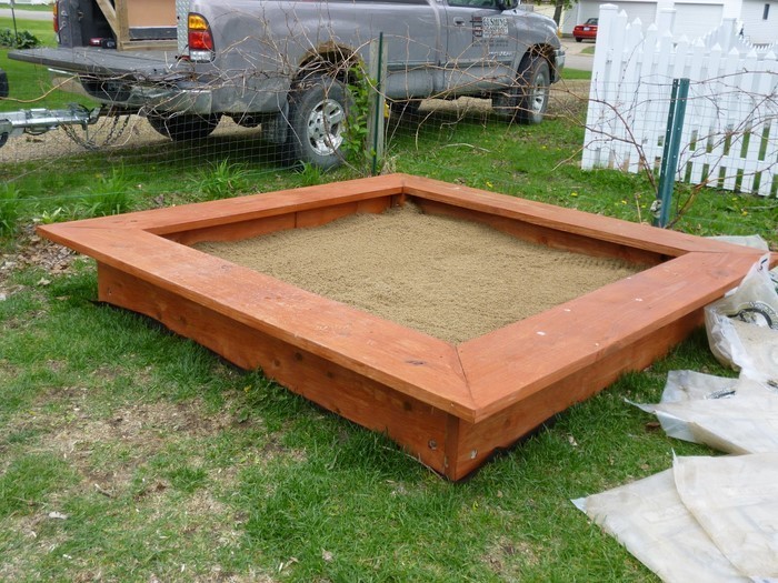 arenero-propio-Build-a-abierta caja de arena en el jardín