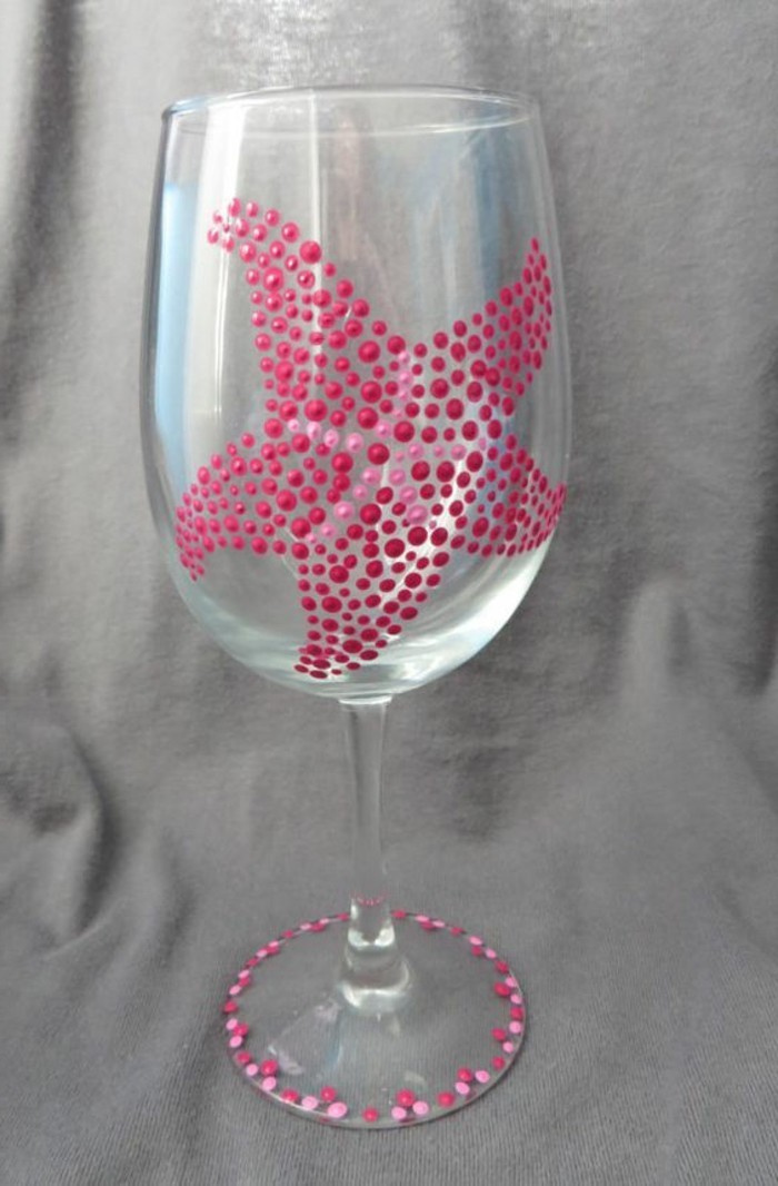 verre magnifiquement décoré d'étoile de mer fait-de-simple-rosa points