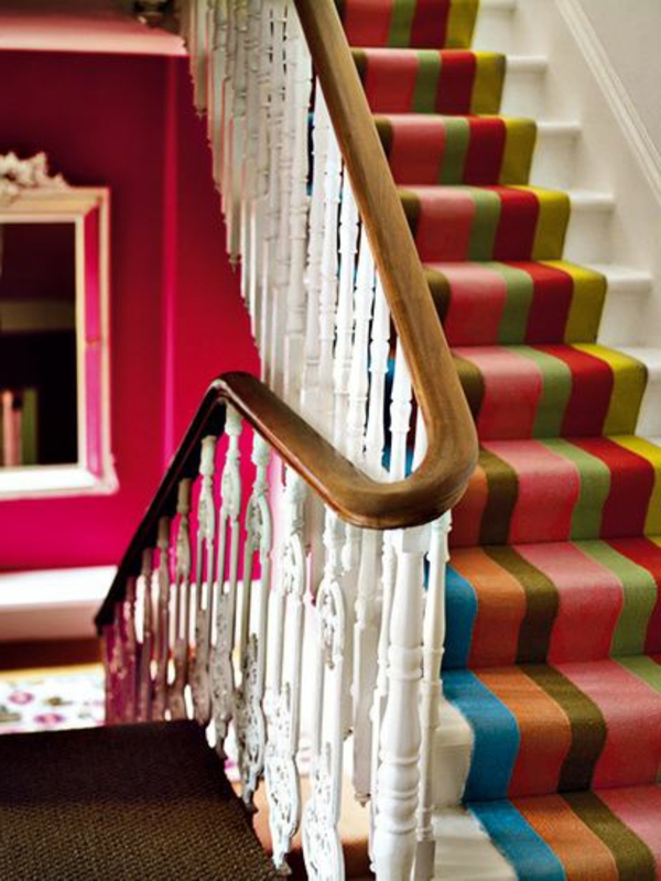 Вътрешните красиво стълбище килим-много цветове