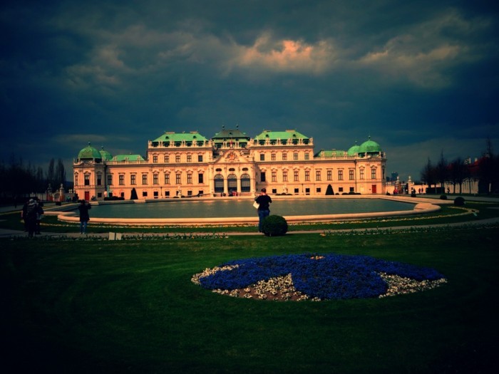 красива архитектура-бароков замък Белведере във Виена Австрия