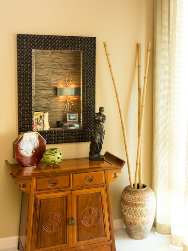 gyönyörű bambusz dekoráció a folyosón falon bézsban