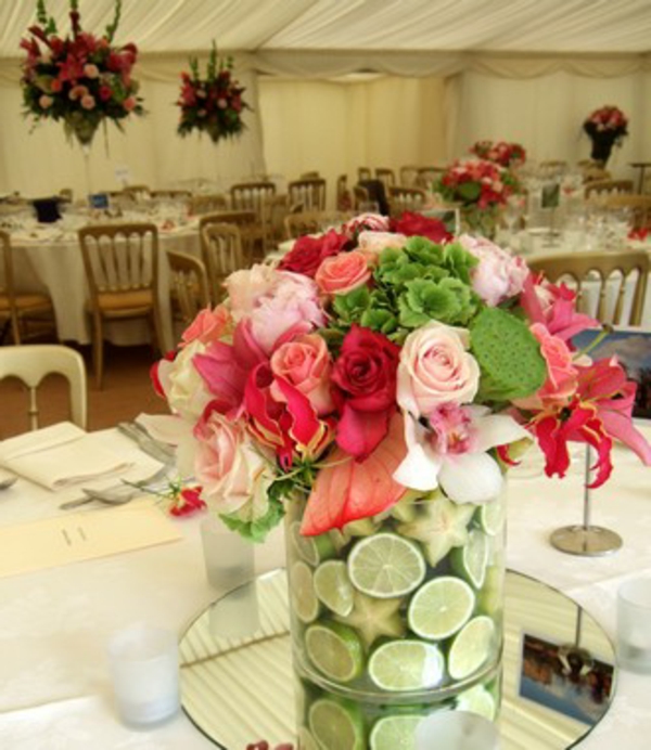 beau-floral-comme-mariage-décoration-pour-table-fantaisie-tenue