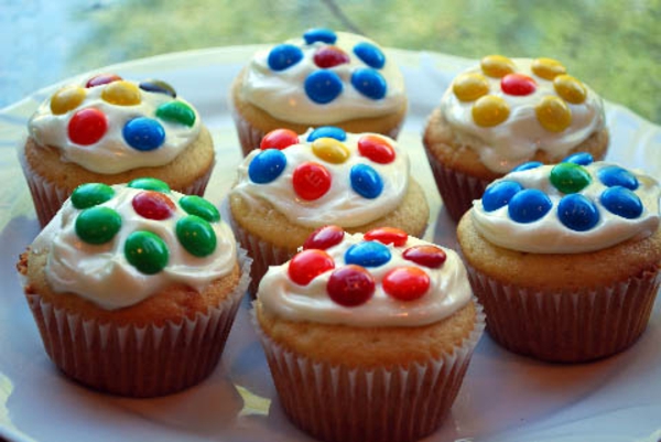 díszíteni szép cupcakes-with-candy--