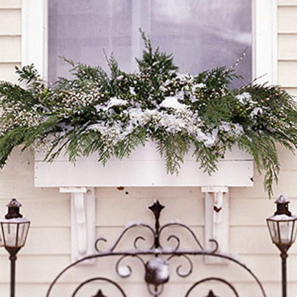 όμορφο-διακόσμηση-on-the-παράθυρο-για-Χριστούγεννα-λευκό σχεδιασμό