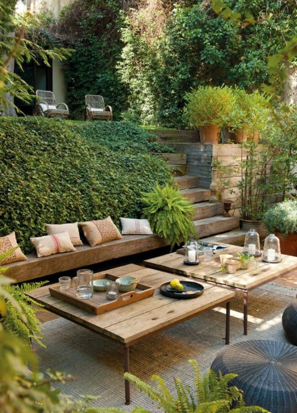 beau-salon de jardin-beau-jardin-design-jardin-idées-bois table pour banc de jardin en bois