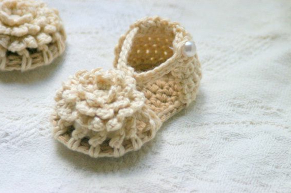 bella-ideen_häkeln-para-baby-crochet-bebé zapatos-con-hermosa-diseño