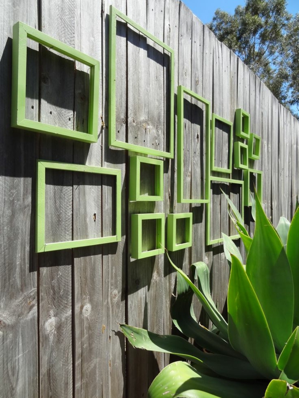 prekrasna vrtna ograda sa zelenim okvirom