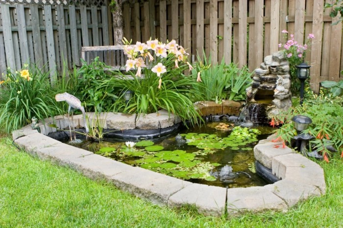 bella-jardín-interesante-esquina pequeña laguna