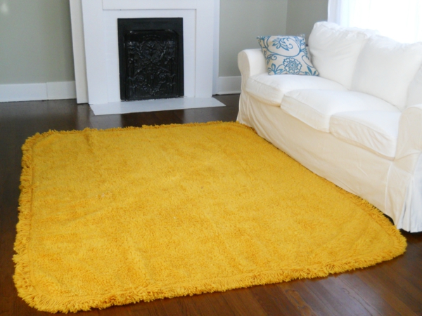 красив жълто-килим в дизайна идеята за дневна